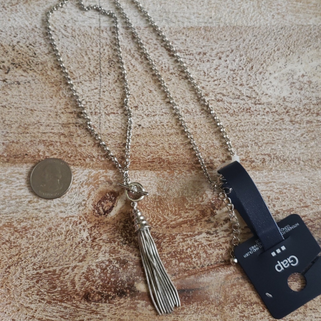 Gap New Necklace 12$